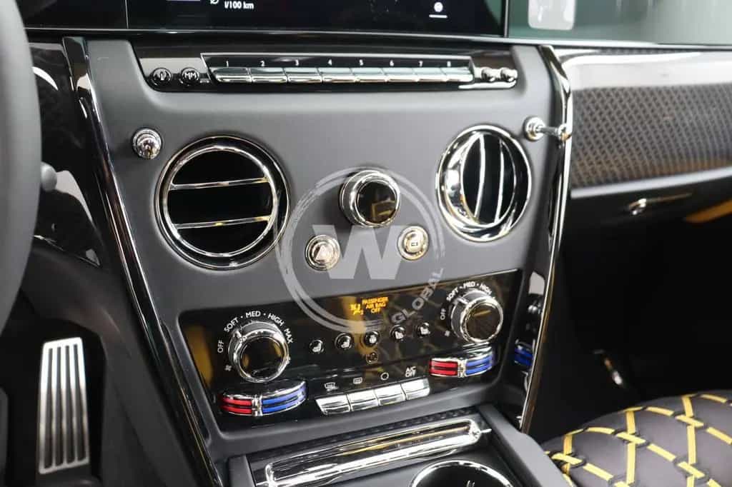 Rolls-Royce Cullinan Black Badge null-photo-13