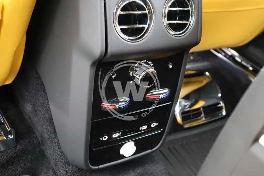Rolls-Royce Cullinan Black Badge null-photo-23