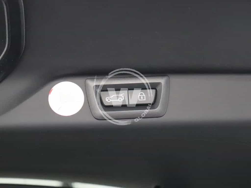 Rolls-Royce Cullinan Black Badge null-photo-24