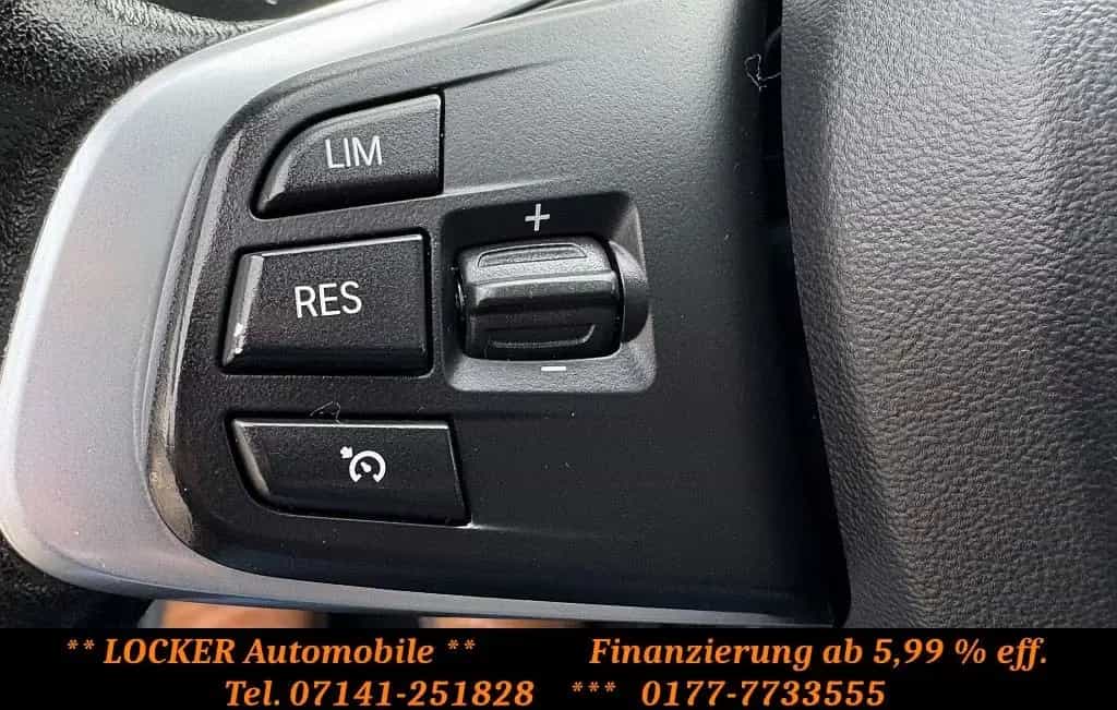 BMW X1 xDrive20i Sport Line Aut. LED Navi PDC AHK 03/2016-photo-26