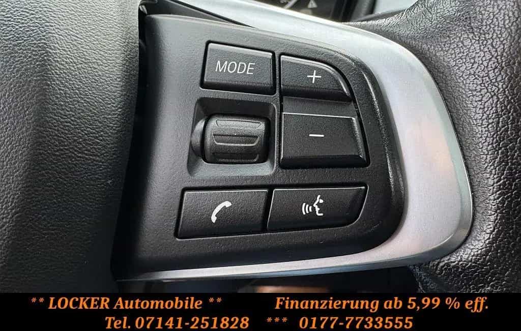 BMW X1 xDrive20i Sport Line Aut. LED Navi PDC AHK 03/2016-photo-28