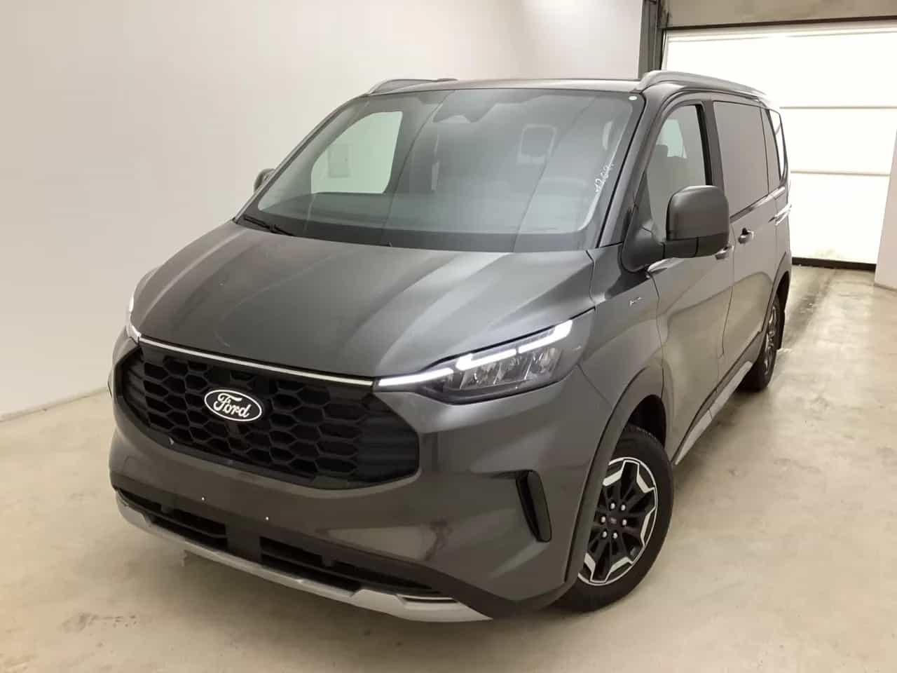 Ford Tourneo Custom 08/2025-photo-1