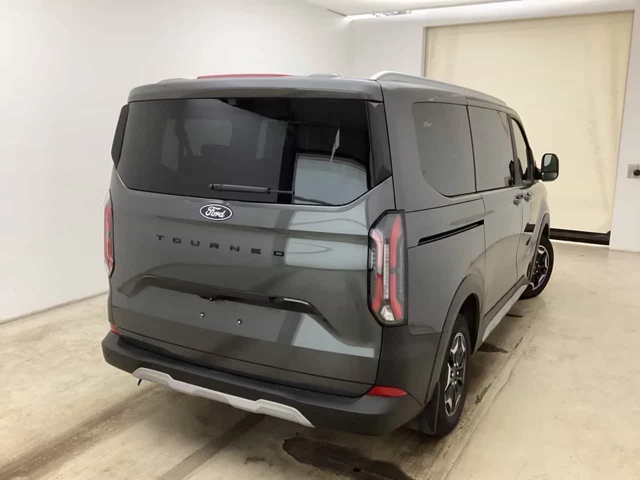 Ford Tourneo Custom 08/2025-photo-2