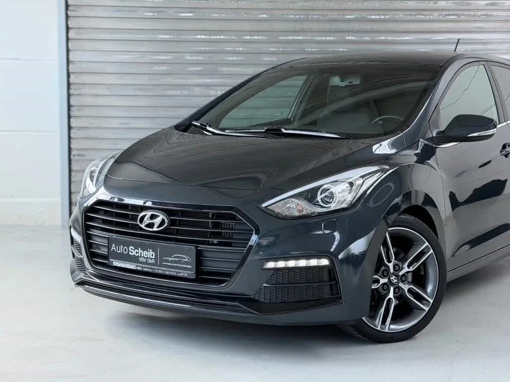 Hyundai i30 Turbo*Kamera*Bi-Xenon*Navi*SHZ* 06/2016-photo-1