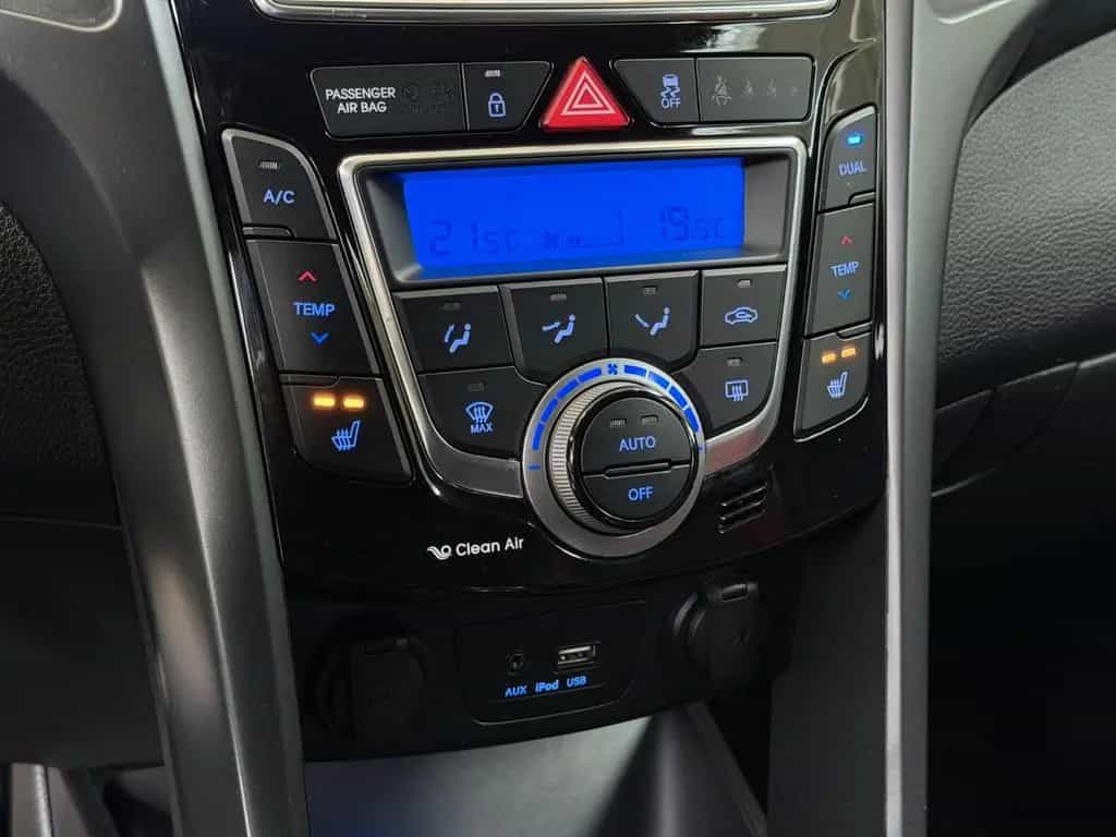 Hyundai i30 Turbo*Kamera*Bi-Xenon*Navi*SHZ* 06/2016-photo-18