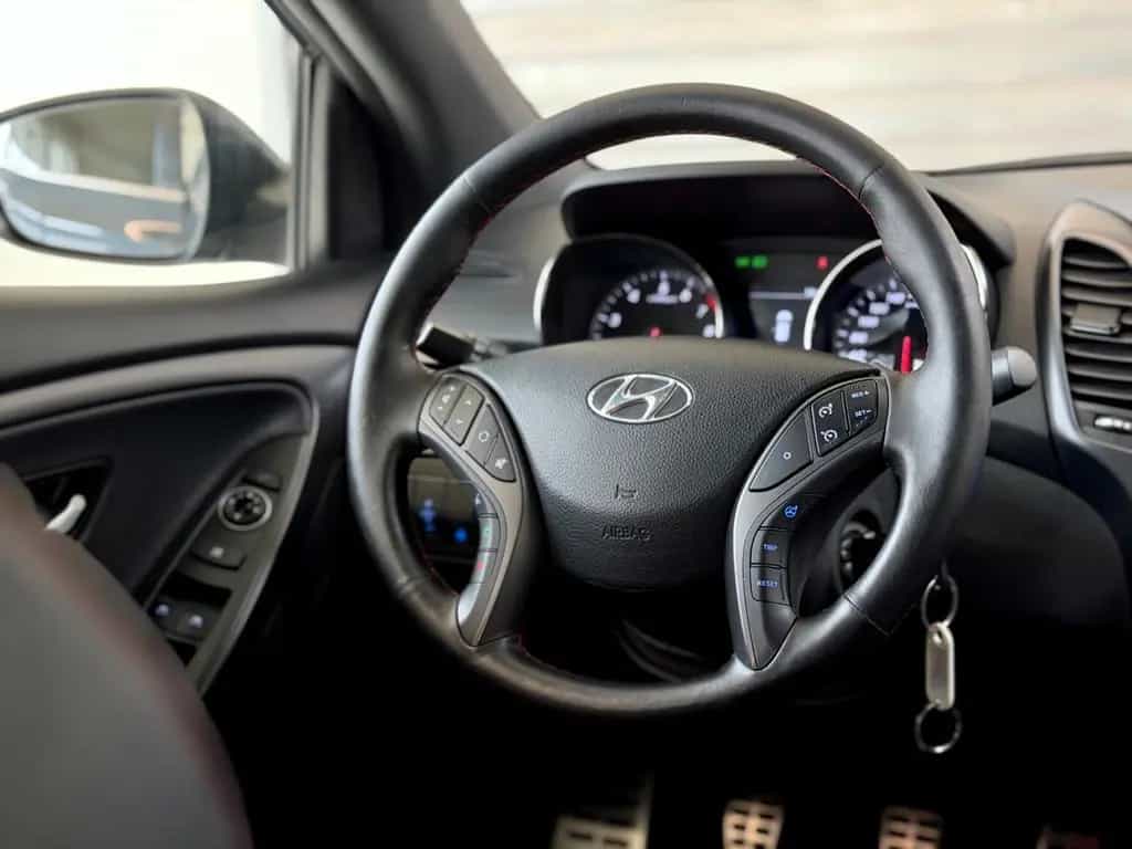 Hyundai i30 Turbo*Kamera*Bi-Xenon*Navi*SHZ* 06/2016-photo-32