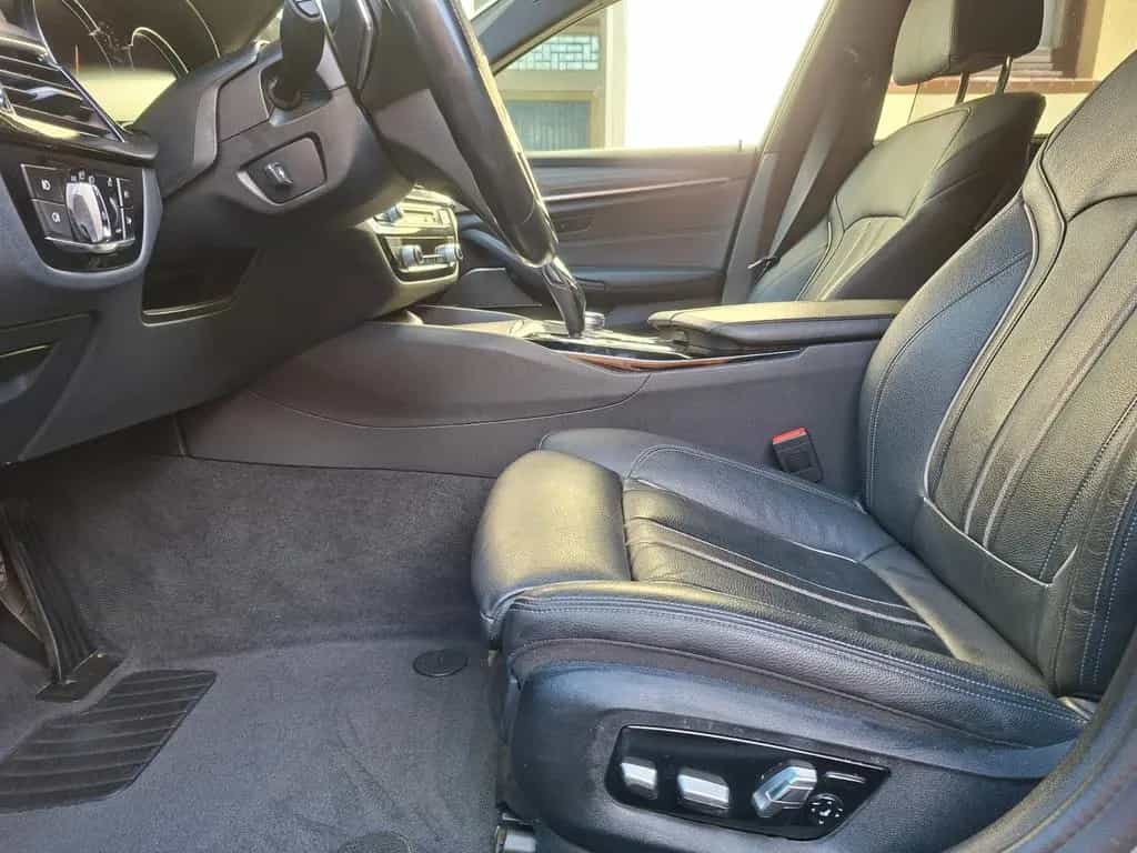 BMW 5 Series 530d xDrive Touring 04/2018-photo-11