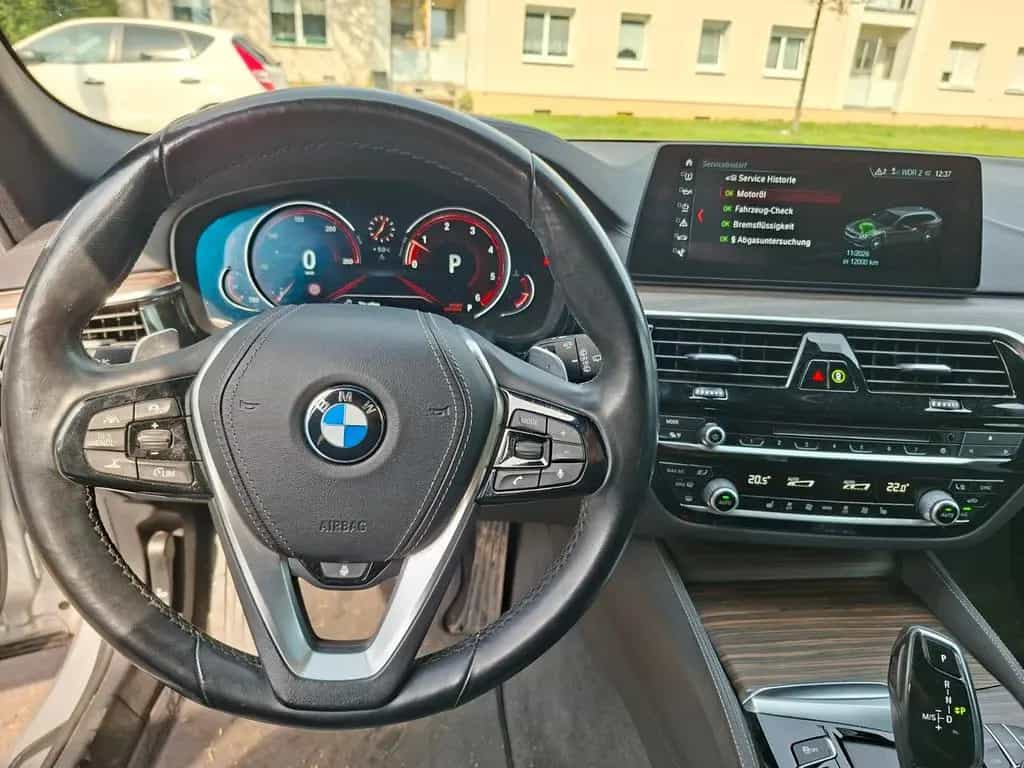 BMW 5 Series 530d xDrive Touring 04/2018-photo-7