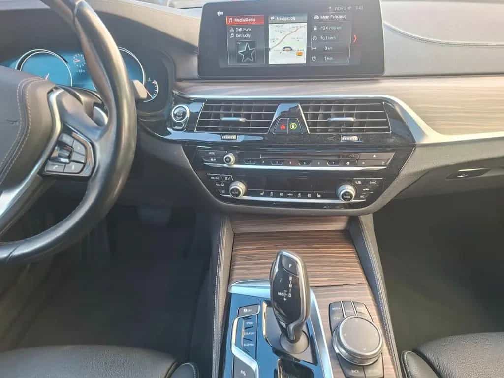 BMW 5 Series 530d xDrive Touring 04/2018-photo-8
