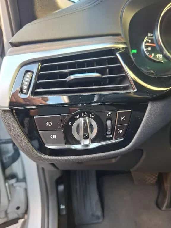 BMW 5 Series 530d xDrive Touring 04/2018-photo-9