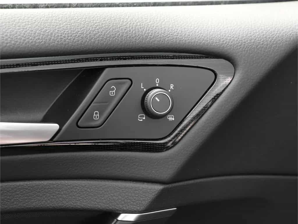 Volkswagen Golf VII R-LINE HIGHLINE TSI DSG DCC LED NAVI 06/2017-photo-8