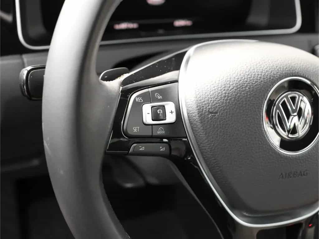 Volkswagen Golf VII R-LINE HIGHLINE TSI DSG DCC LED NAVI 06/2017-photo-9