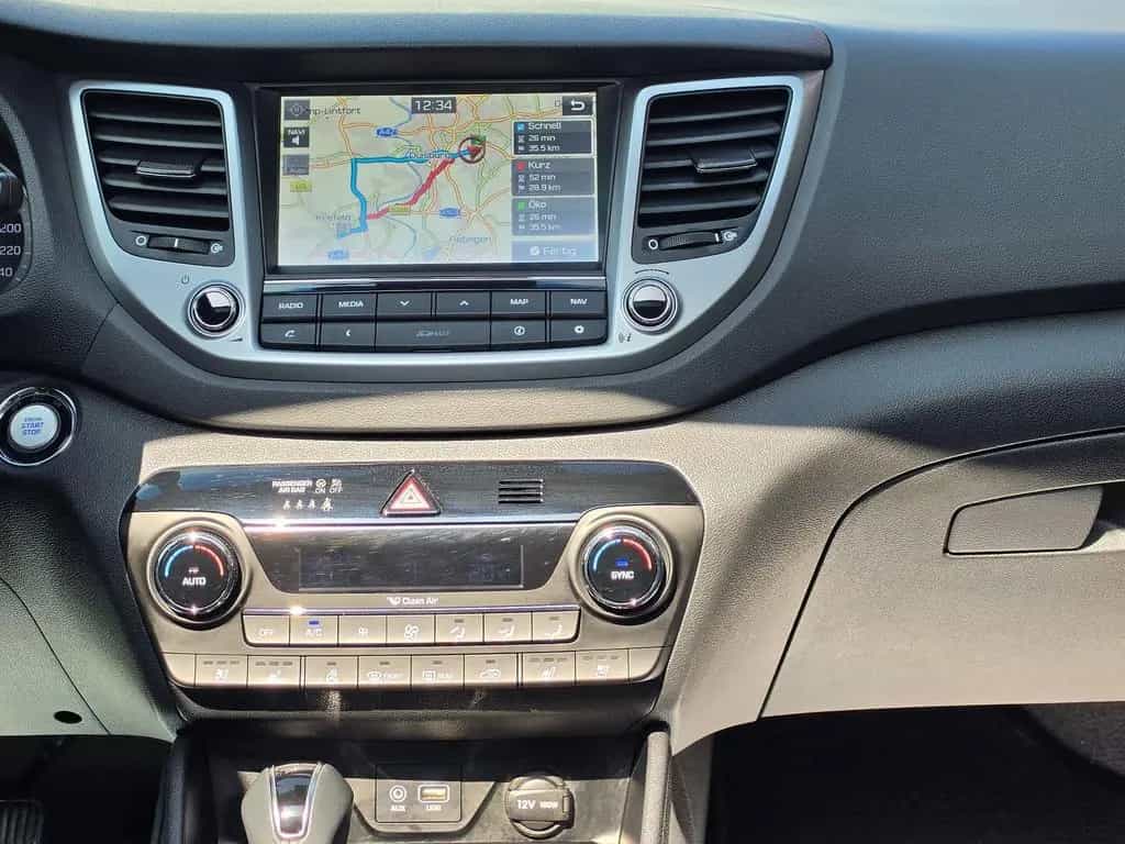 Hyundai TUCSON 1.6 Premium 4WD|Auto|Pano|Kamera|Leder|Bo 04/2017-photo-32