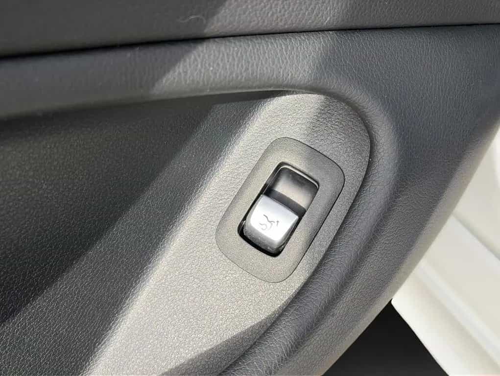 Mercedes-Benz C-Class 180 Coupe Pano*LED*Touchpad*Keyless 01/2016-photo-25