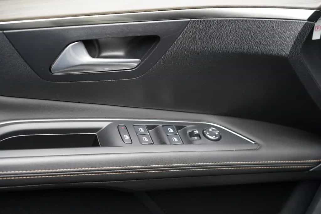 Peugeot 3008 1.5 HDi GT-Line Leder PANO AHK Kamera ACC 03/2021-photo-39