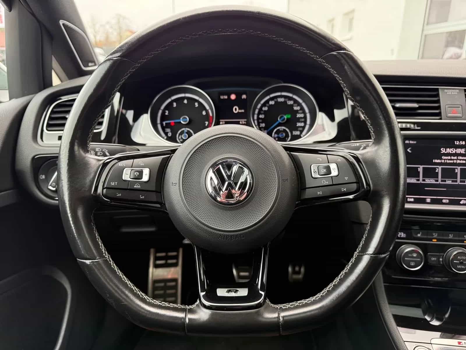 Volkswagen Golf 01/2016-photo-24