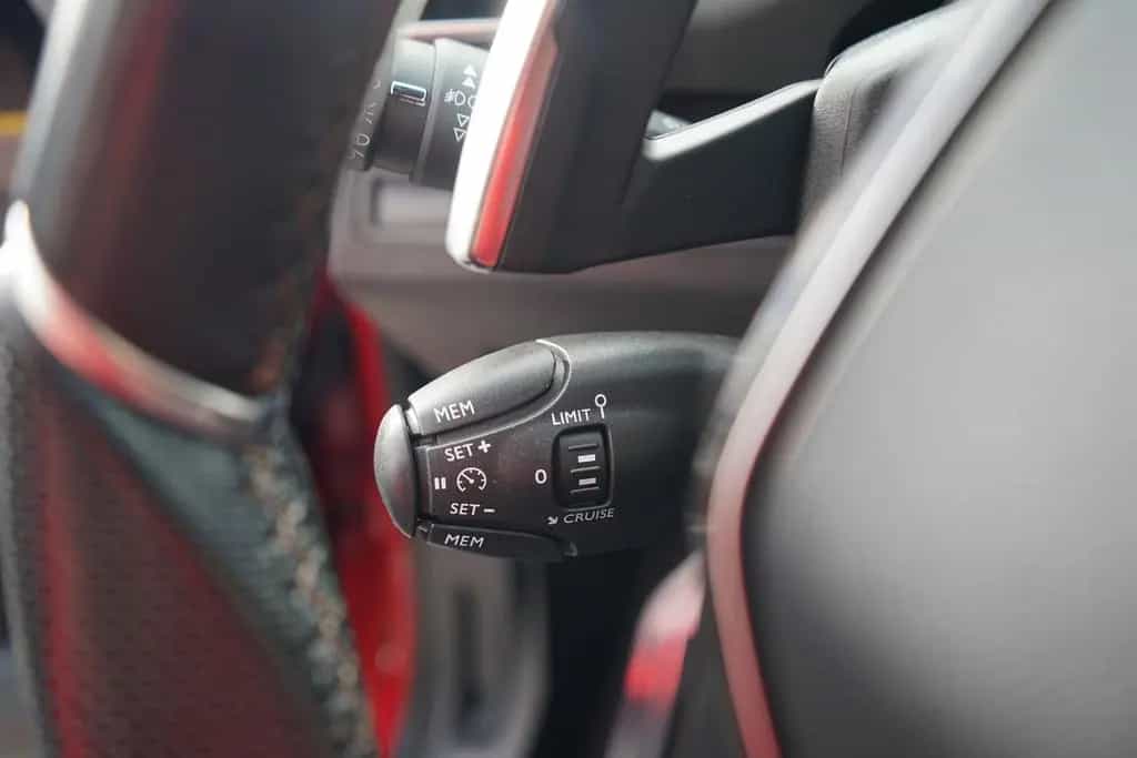 Peugeot 3008 1.6 GT-Line Aut. LED Navi Totwinkel Kamera 05/2018-photo-23