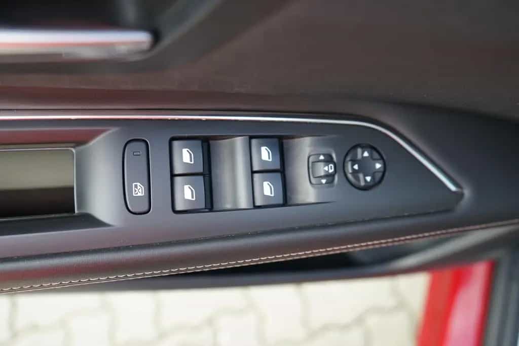 Peugeot 3008 1.6 GT-Line Aut. LED Navi Totwinkel Kamera 05/2018-photo-27