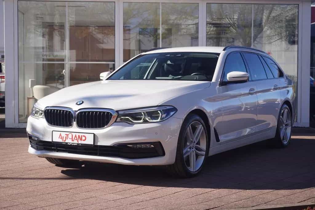 BMW 5 Series 520i Touring Sport Line LED Navi Head-Up AHK PDC 06/2018-photo-1