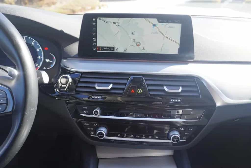 BMW 5 Series 520i Touring Sport Line LED Navi Head-Up AHK PDC 06/2018-photo-11