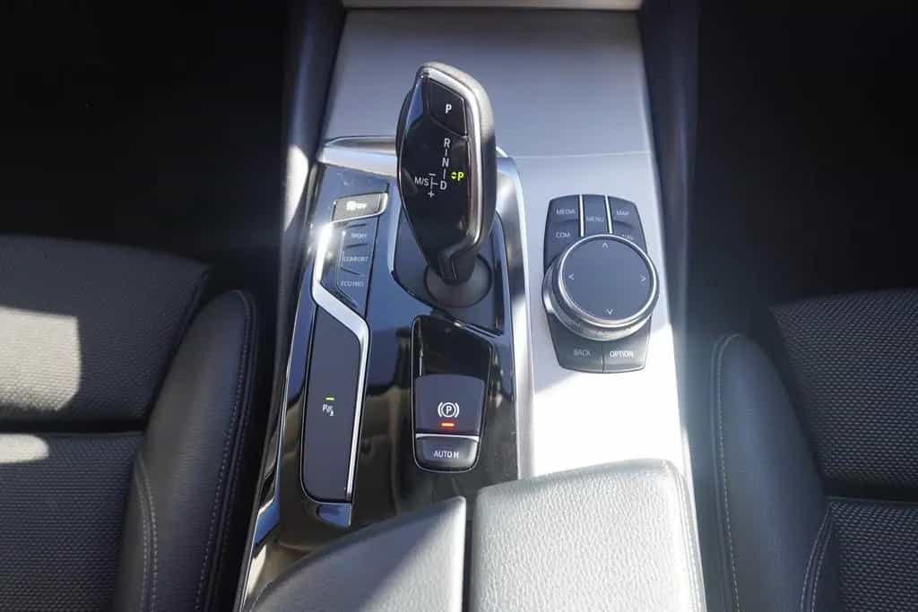 BMW 5 Series 520i Touring Sport Line LED Navi Head-Up AHK PDC 06/2018-photo-12