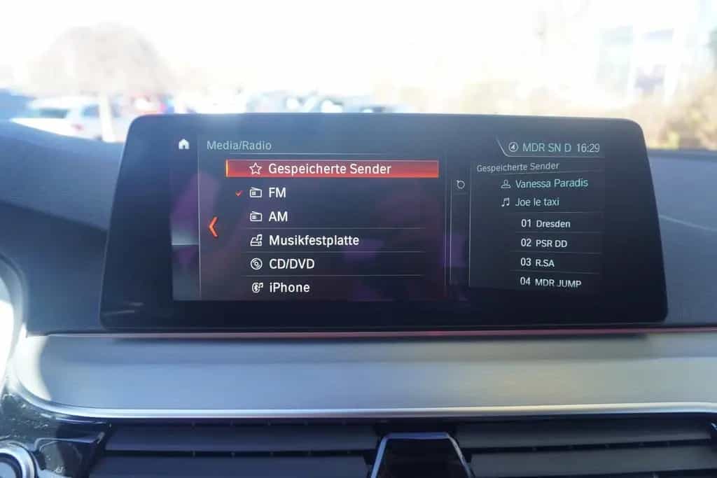 BMW 5 Series 520i Touring Sport Line LED Navi Head-Up AHK PDC 06/2018-photo-13