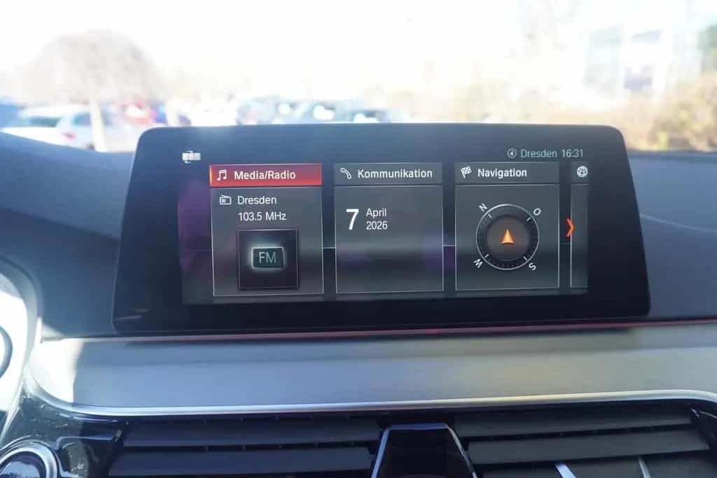 BMW 5 Series 520i Touring Sport Line LED Navi Head-Up AHK PDC 06/2018-photo-16