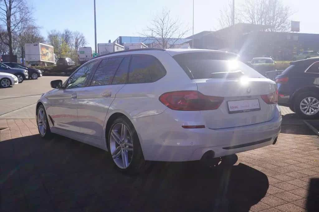 BMW 5 Series 520i Touring Sport Line LED Navi Head-Up AHK PDC 06/2018-photo-2