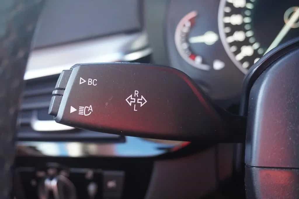 BMW 5 Series 520i Touring Sport Line LED Navi Head-Up AHK PDC 06/2018-photo-23