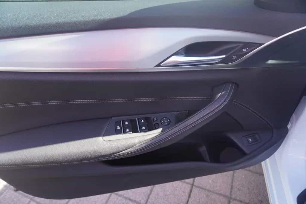 BMW 5 Series 520i Touring Sport Line LED Navi Head-Up AHK PDC 06/2018-photo-29