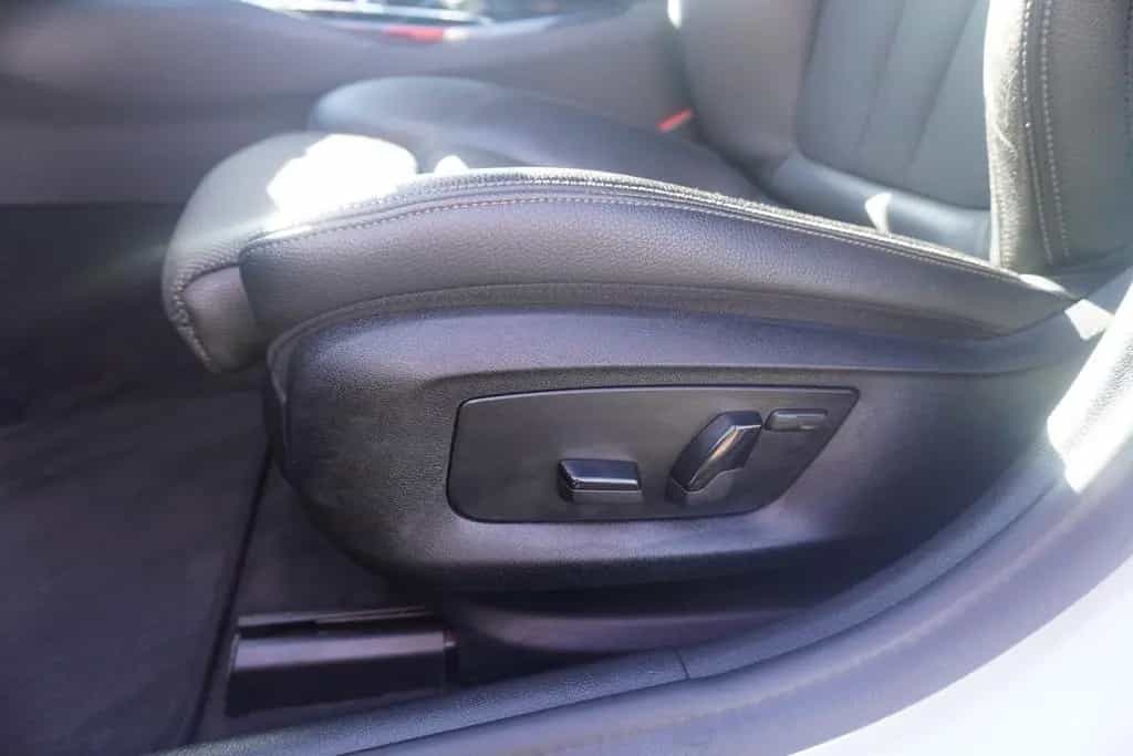 BMW 5 Series 520i Touring Sport Line LED Navi Head-Up AHK PDC 06/2018-photo-31