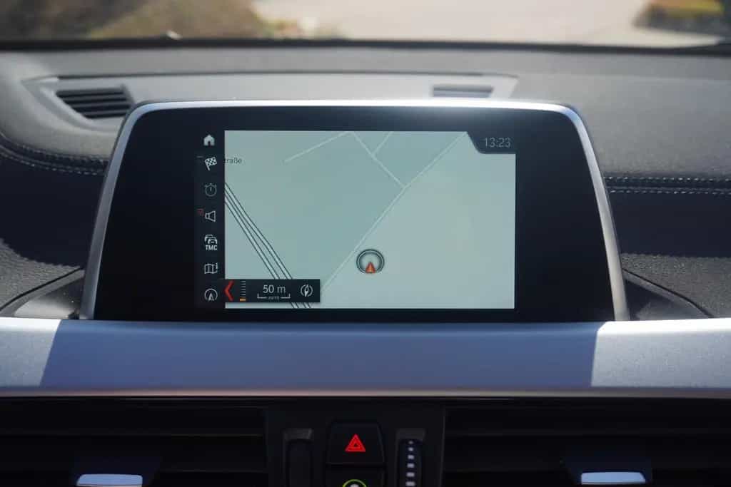 BMW X2 sDrive 18 i Advantage Navi PDC LED 03/2019-photo-11