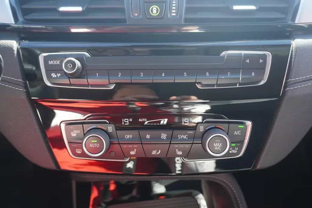 BMW X2 sDrive 18 i Advantage Navi PDC LED 03/2019-photo-16