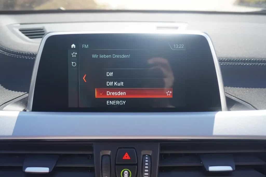 BMW X2 sDrive 18 i Advantage Navi PDC LED 03/2019-photo-9