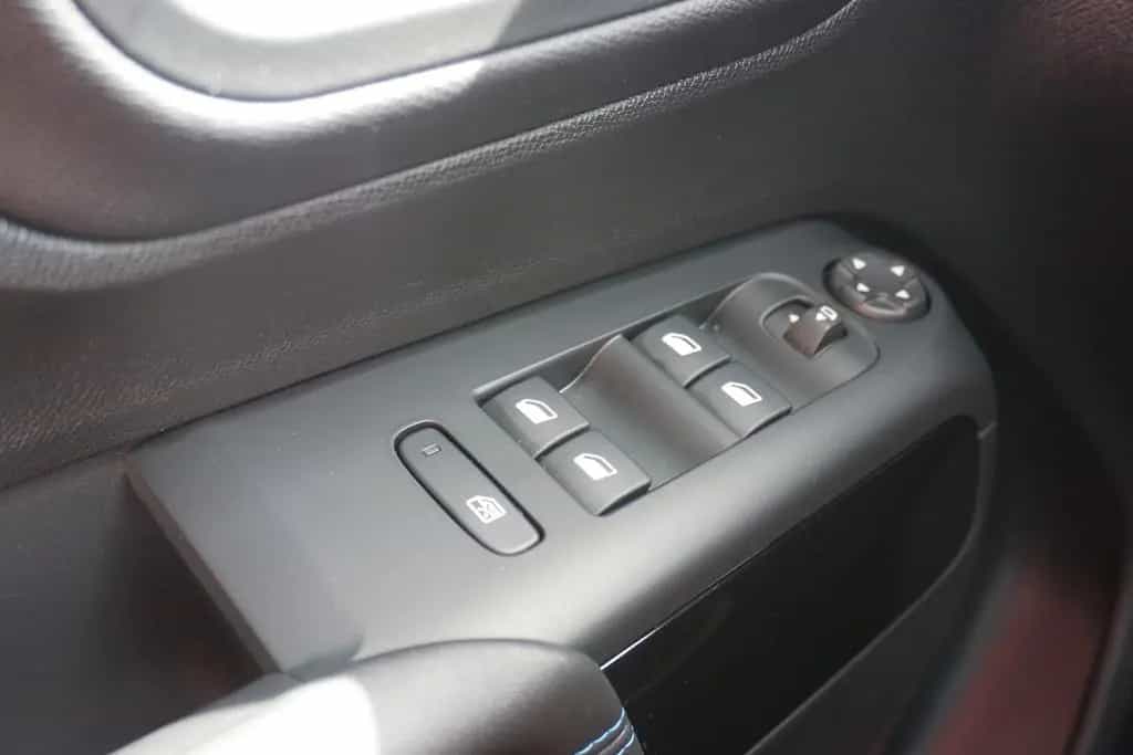 Citroën C5 Aircross 1.2M-Hybrid Plus LED Navi Teilleder 01/2024-photo-28