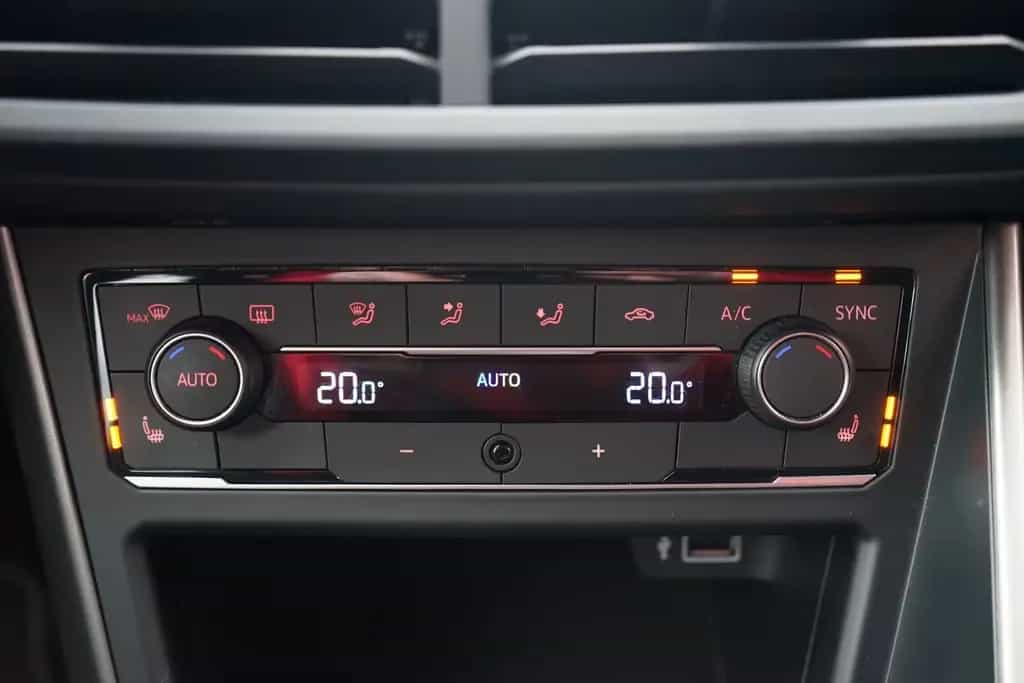 Volkswagen Polo 1.0 Comfortline ACC LED PDC Bluetooth 03/2019-photo-14