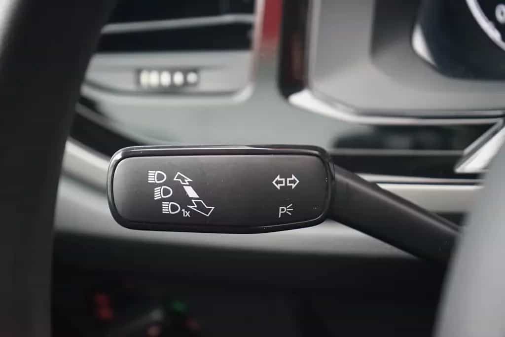 Volkswagen Polo 1.0 Comfortline ACC LED PDC Bluetooth 03/2019-photo-23