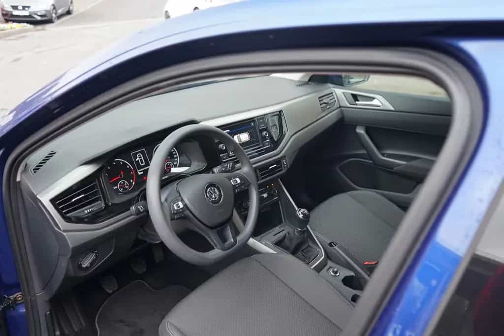 Volkswagen Polo 1.0 Comfortline ACC LED PDC Bluetooth 03/2019-photo-8