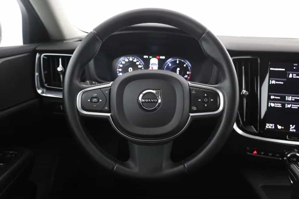 Volvo V60 2.0 Momentum LED Navi Kamera Teilleder PDC 01/2019-photo-11
