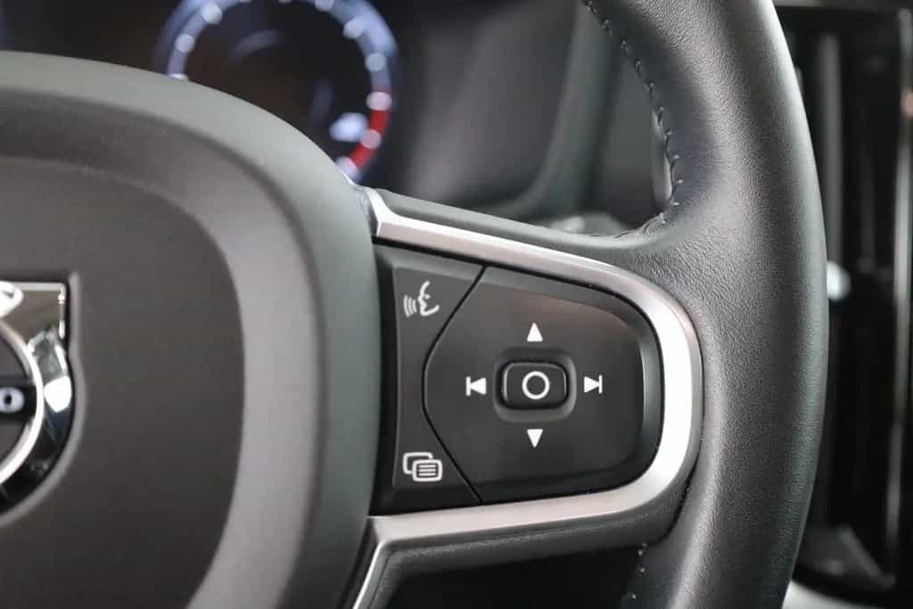 Volvo V60 2.0 Momentum LED Navi Kamera Teilleder PDC 01/2019-photo-13