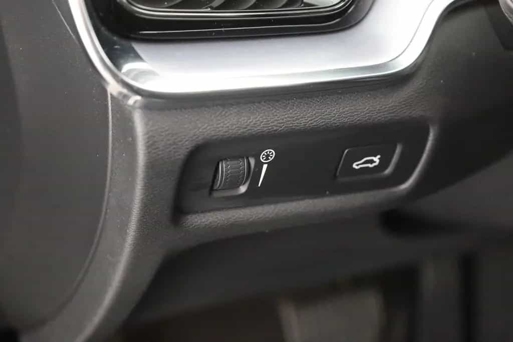 Volvo V60 2.0 Momentum LED Navi Kamera Teilleder PDC 01/2019-photo-17