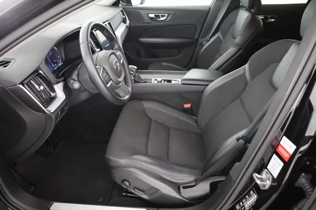 Volvo V60 2.0 Momentum LED Navi Kamera Teilleder PDC 01/2019-photo-19
