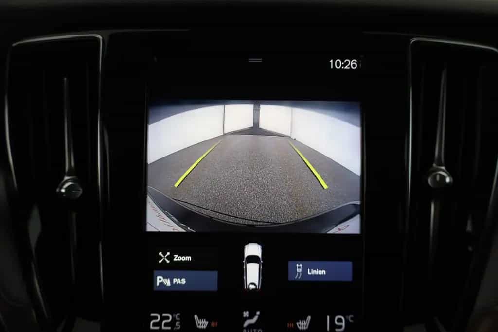 Volvo V60 2.0 Momentum LED Navi Kamera Teilleder PDC 01/2019-photo-23