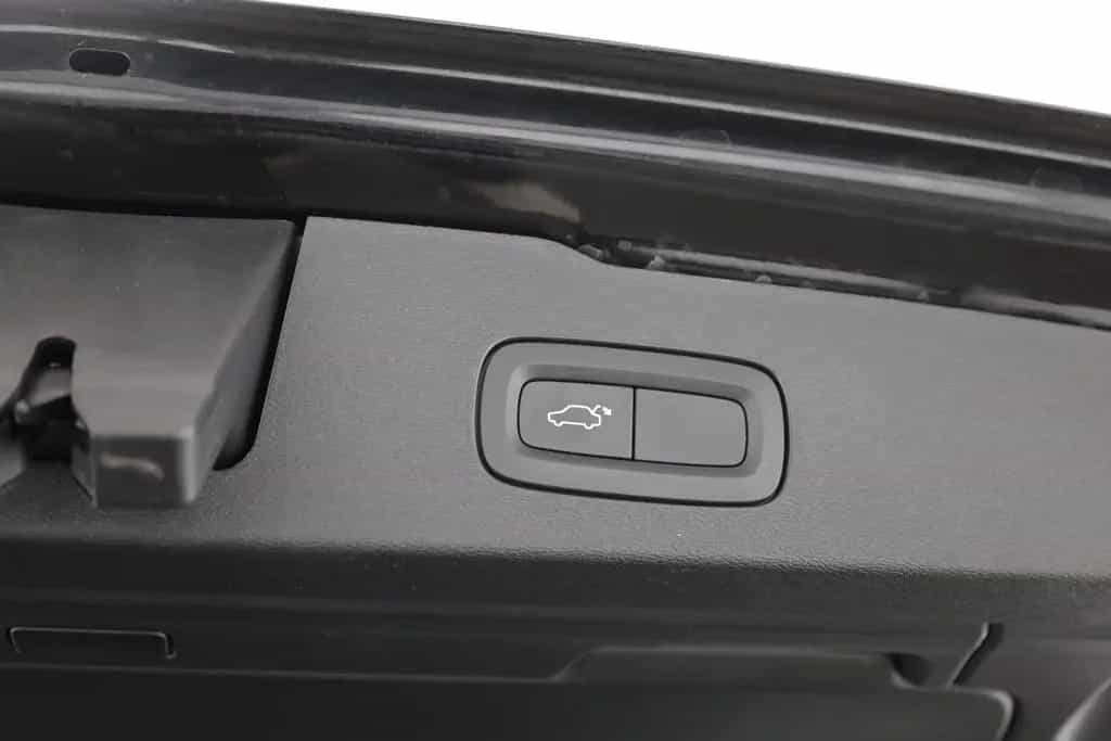Volvo V60 2.0 Momentum LED Navi Kamera Teilleder PDC 01/2019-photo-24