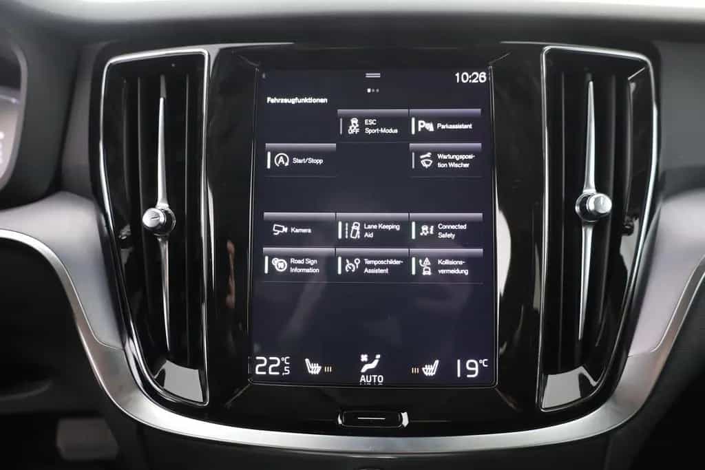 Volvo V60 2.0 Momentum LED Navi Kamera Teilleder PDC 01/2019-photo-25