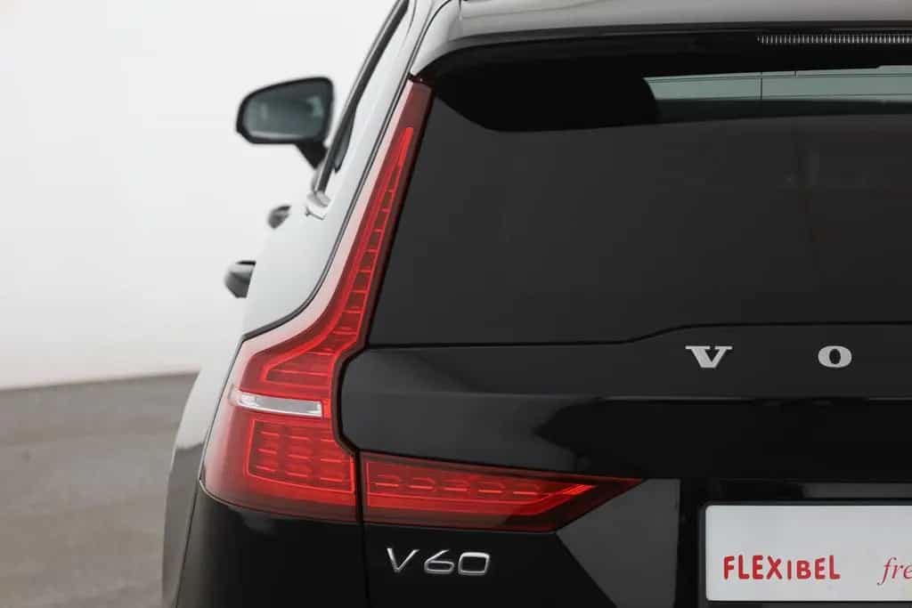 Volvo V60 2.0 Momentum LED Navi Kamera Teilleder PDC 01/2019-photo-27