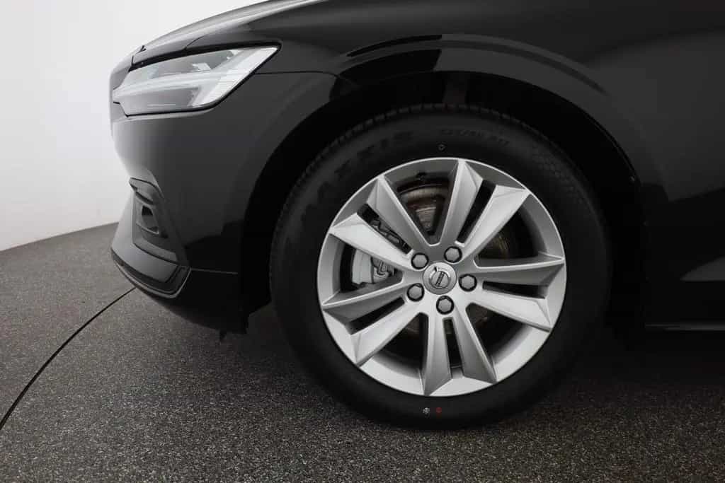 Volvo V60 2.0 Momentum LED Navi Kamera Teilleder PDC 01/2019-photo-28