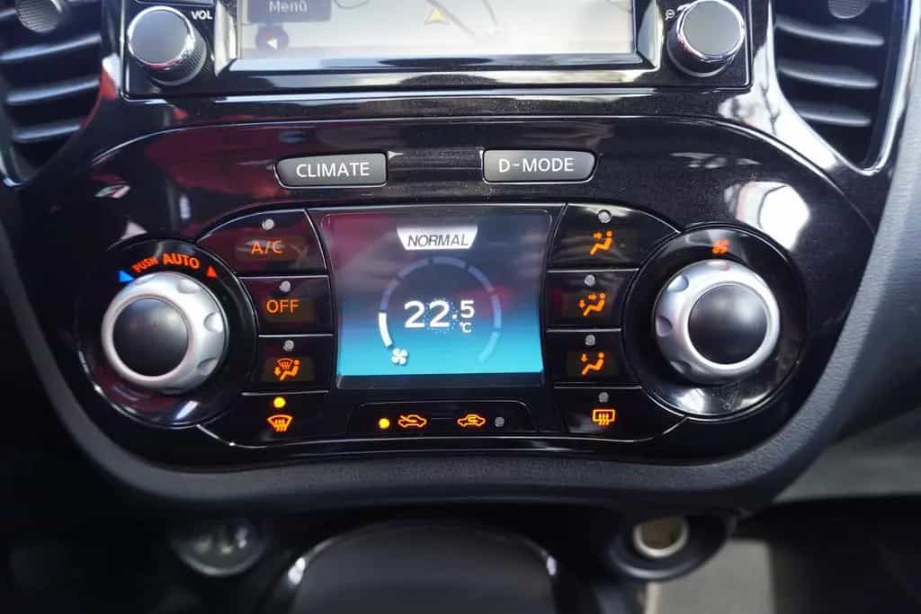 Nissan Juke 1.2 N-Connecta Klimaaut. Standheizung Navi 01/2018-photo-21