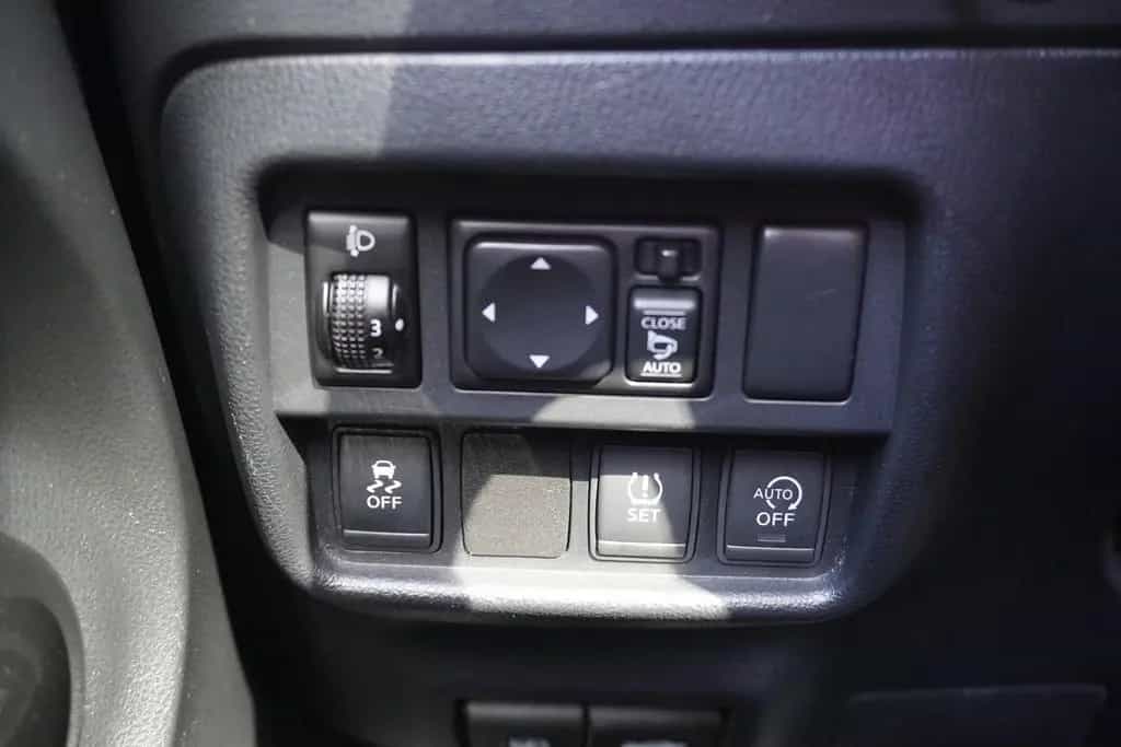 Nissan Juke 1.2 N-Connecta Klimaaut. Standheizung Navi 01/2018-photo-23