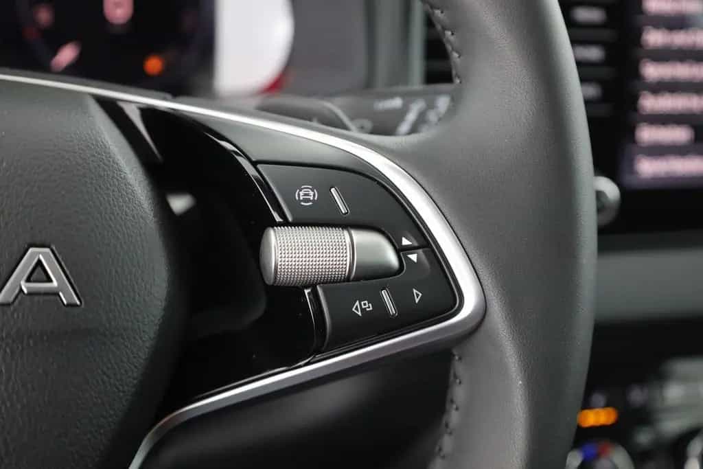 Skoda Karoq 1.5 TSI DSG LED ACC Navi Kamera AHK 02/2026-photo-15